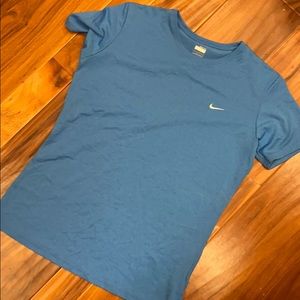 Nike women’s tee. Size large. Fit Dry.